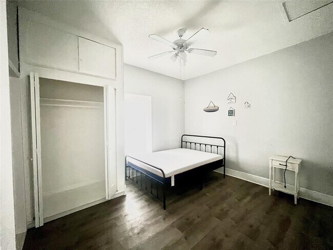 Building Photo - 3424 Avenue R 1/2