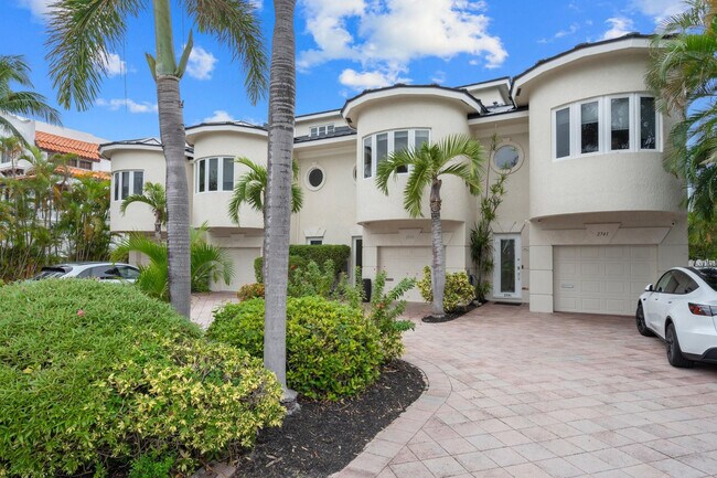 Building Photo - 2739 NE 15th St