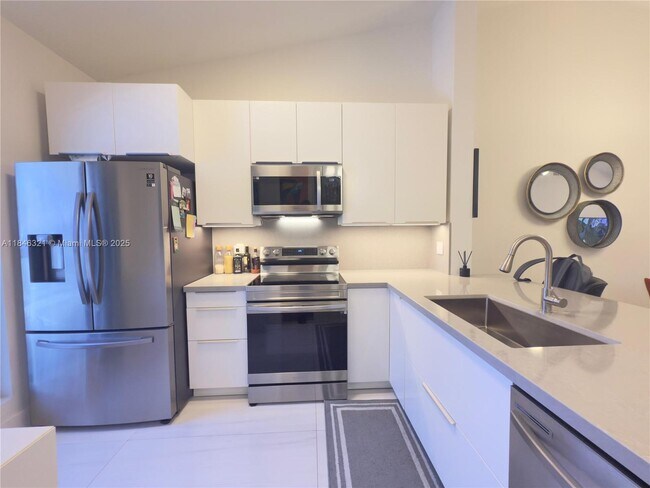 Building Photo - 3078 S Oakland Forest Dr