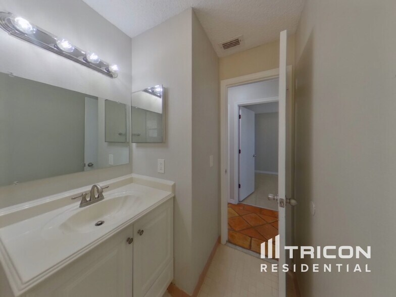 Building Photo - 2981 Snow Dr