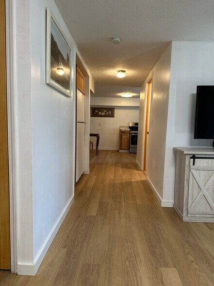 Building Photo - 117 Vinewood Cir