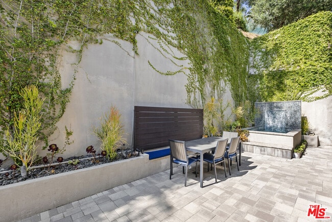 Building Photo - 2422 Cazaux Pl