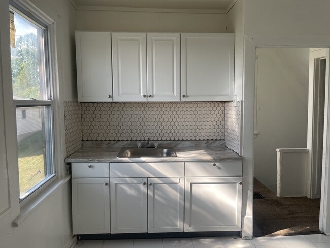 Primary Photo - 1615 Cedar St