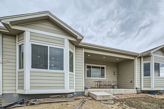 Building Photo - 4 Bed/4Bath Ranch-style home in the sought-after Meadow Mountain Villas community of southwest Lo...