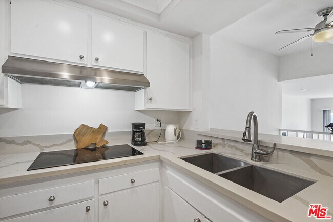 Building Photo - 18103 W Coastline Dr