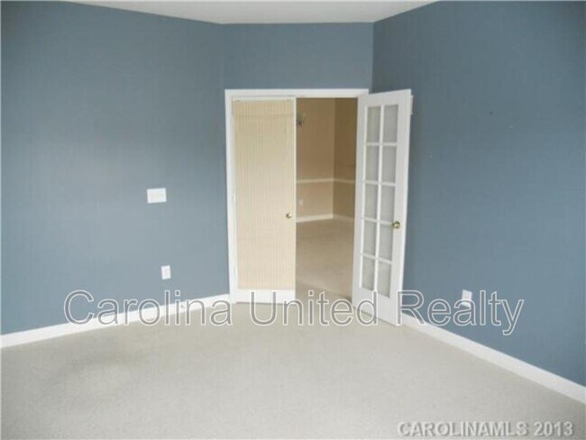 Building Photo - 10675 Hill Point Ct