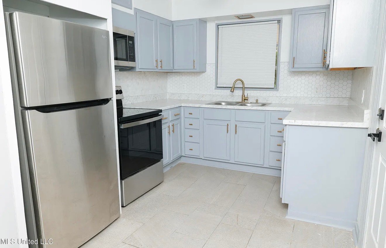 Building Photo - 4352 Ridgewood Cir