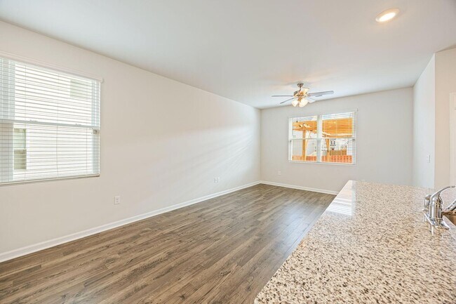 Building Photo - 5438 Thrasher Ln