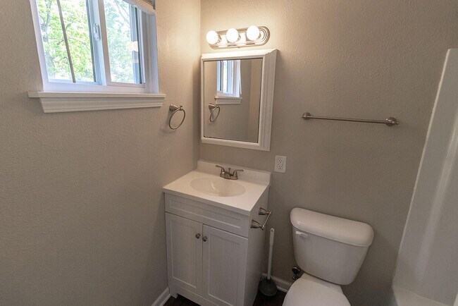 Building Photo - 105 N Garth Ave