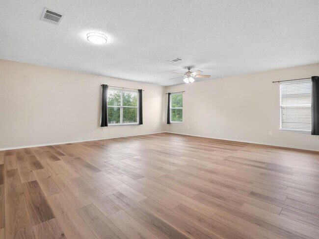 Building Photo - 2727 High Point Dr