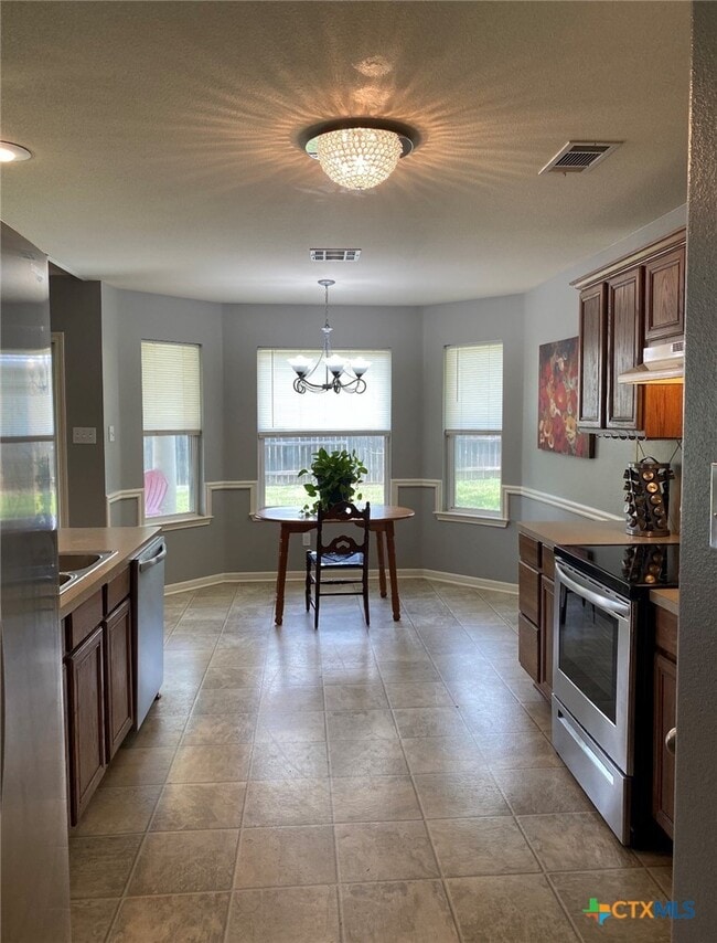 Building Photo - 5704 Meadow Wood Dr