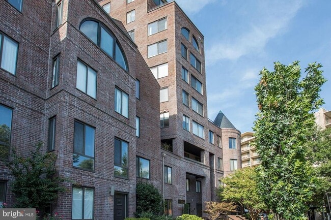 Building Photo - 3 Washington Cir NW