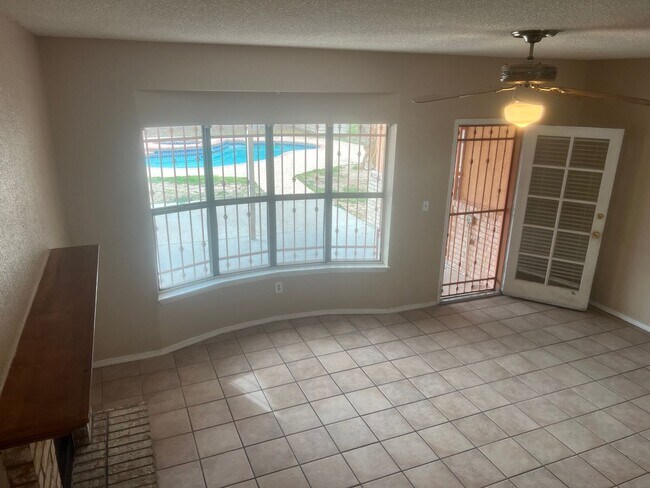 Building Photo - Incredible 4 bedroom, 2 1/2 bath home in East El Paso!!