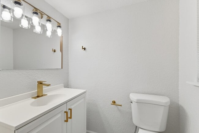 Building Photo - 8524 Dandy Ave