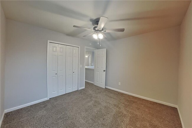 Building Photo - 1675 Huntcrest Park SW