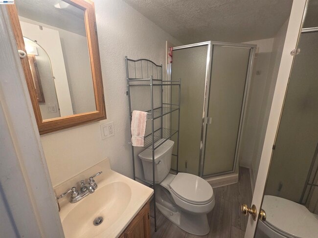 Building Photo - 3851 Vineyard Ave