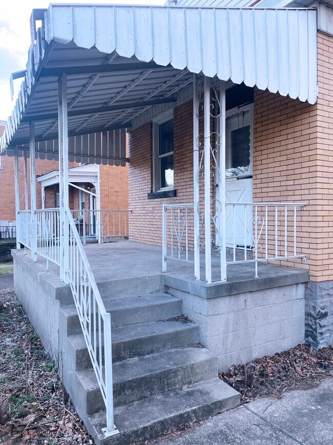 Building Photo - 62 N Bryant Ave