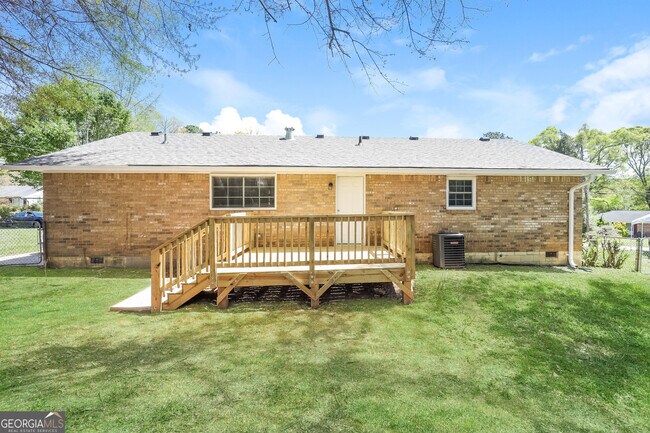 Building Photo - 8143 Huntington Dr