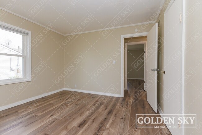 Building Photo - 3126 S Pershing Dr