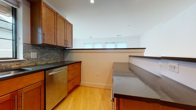 Building Photo - Friendship Heights Modern One Bedroom Off ...