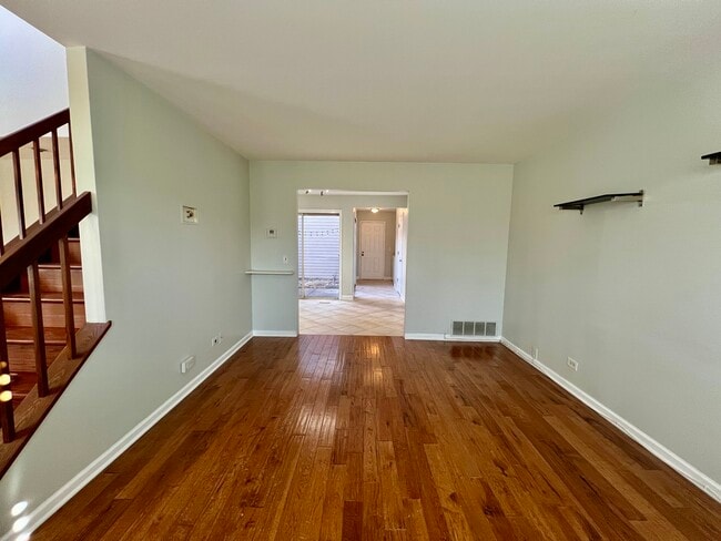 Building Photo - 645 Le Parc Cir