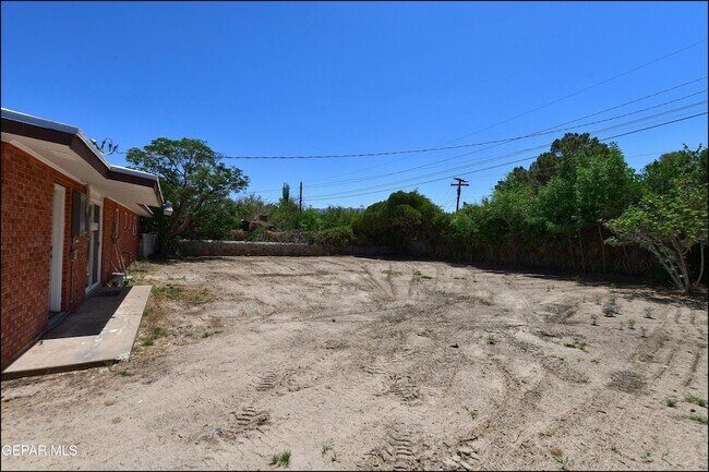 Building Photo - 408 Crane Ave