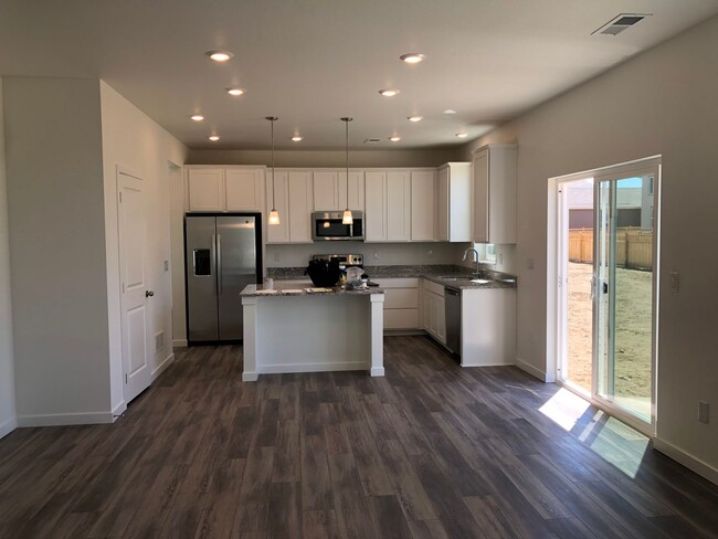 Building Photo - Beautiful Home in Frederick with Solar Pan...