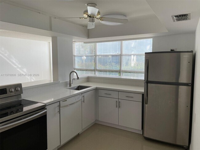 Building Photo - 851 Three Islands Blvd