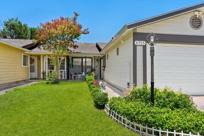 Building Photo - Charming 2-Bed Home with Garage, Fenced Yard & Private Patio in San Antonio – $1,350/mo