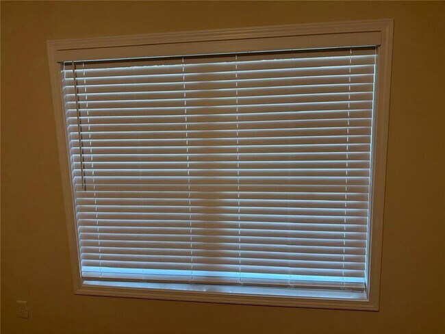 Building Photo - 635 Ben Higgins Rd