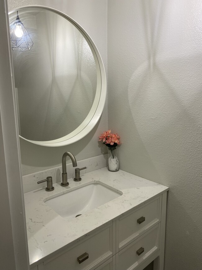 Building Photo - 10318 15th Ave Ct E