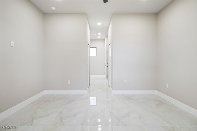 Building Photo - 2606 25th St SW