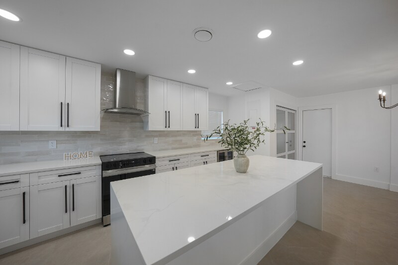 Building Photo - 27385 Voyageur Dr