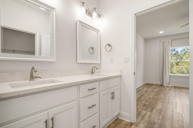 Building Photo - 4902 Kensington Ln