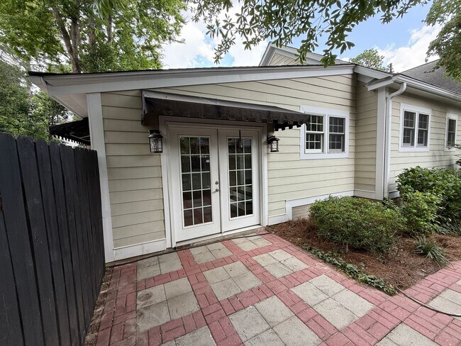 Building Photo - Gorgeous 4 Bed, 3 Bath Haymount Home