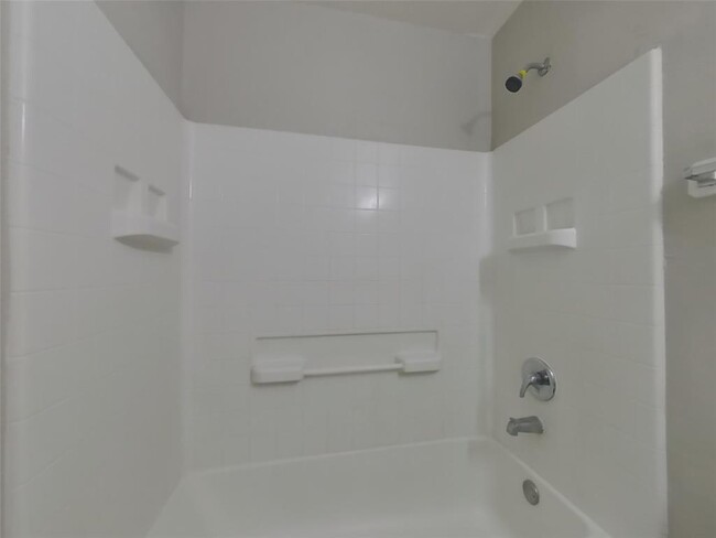 Building Photo - 5514 Rio Ramos St