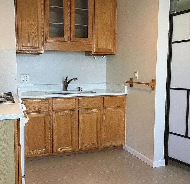 Kitchen 2 - 3345 Inman st