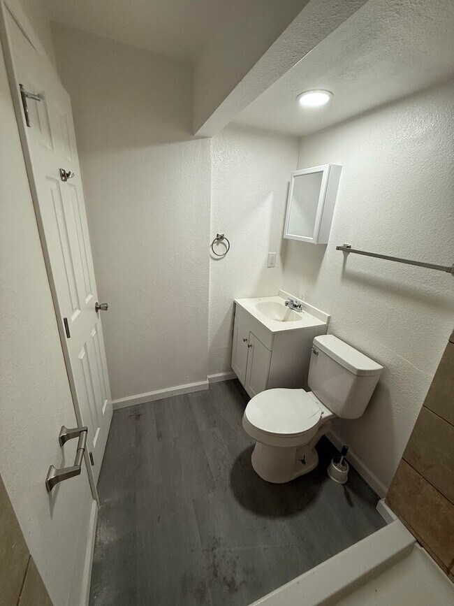 Building Photo - 232 W Barbara St