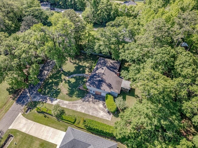 Building Photo - 3212 Springdale Dr