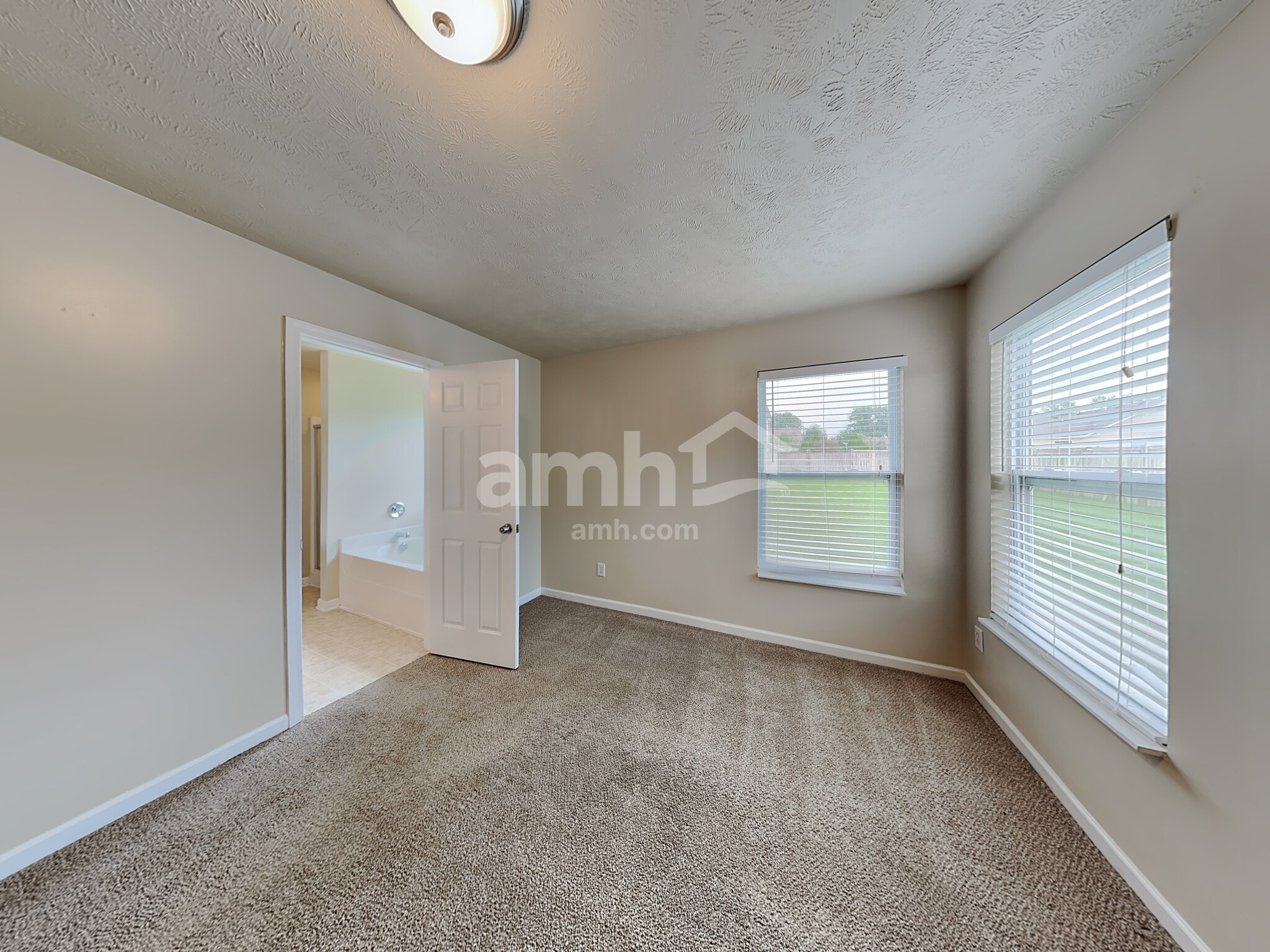 Building Photo - 2104 Erin Ln