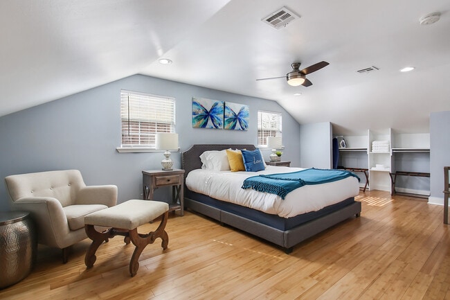 Building Photo - 2336 St Thomas St