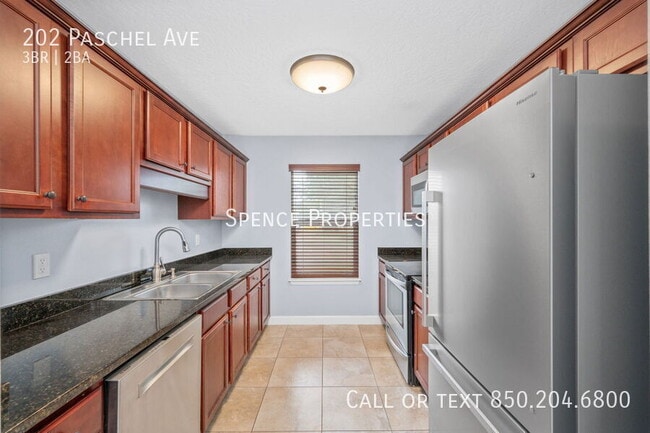 Building Photo - 202 Paschel Ave