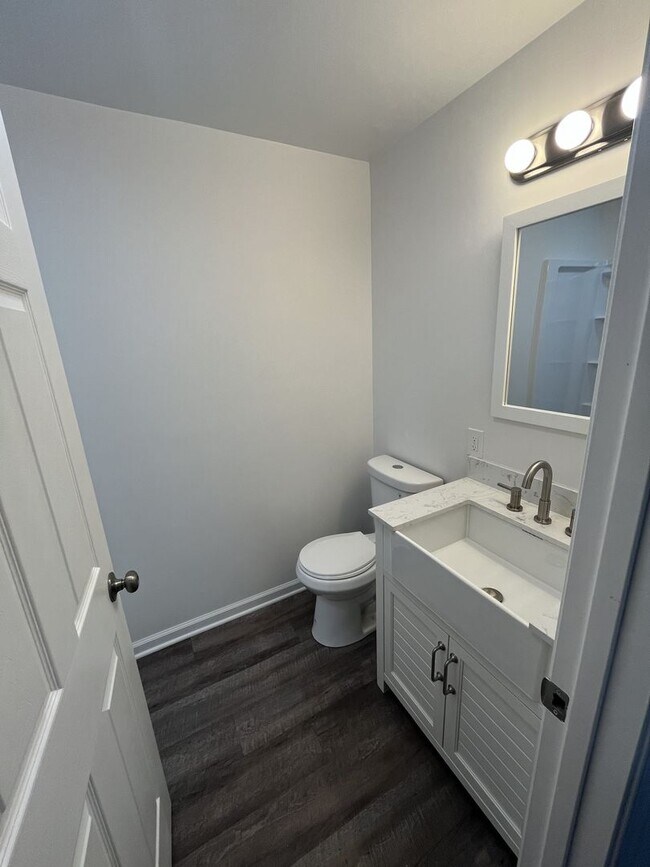 Building Photo - Beautifully Renovated 4 Bedroom | 3.5 Bathroom Home – Modern Finishes & Spacious Layout