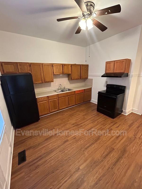 Building Photo - 404 E Virginia St