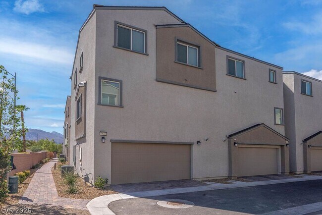 Building Photo - 3541 Reserve Ct