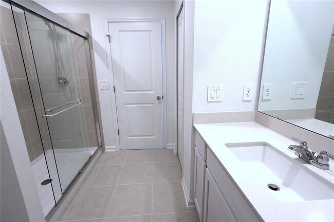 Building Photo - 2231 Chris Dr