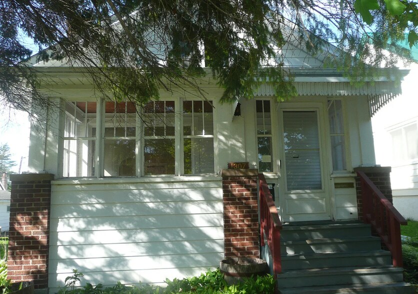 Building Photo - 1307 N 20th Ave E