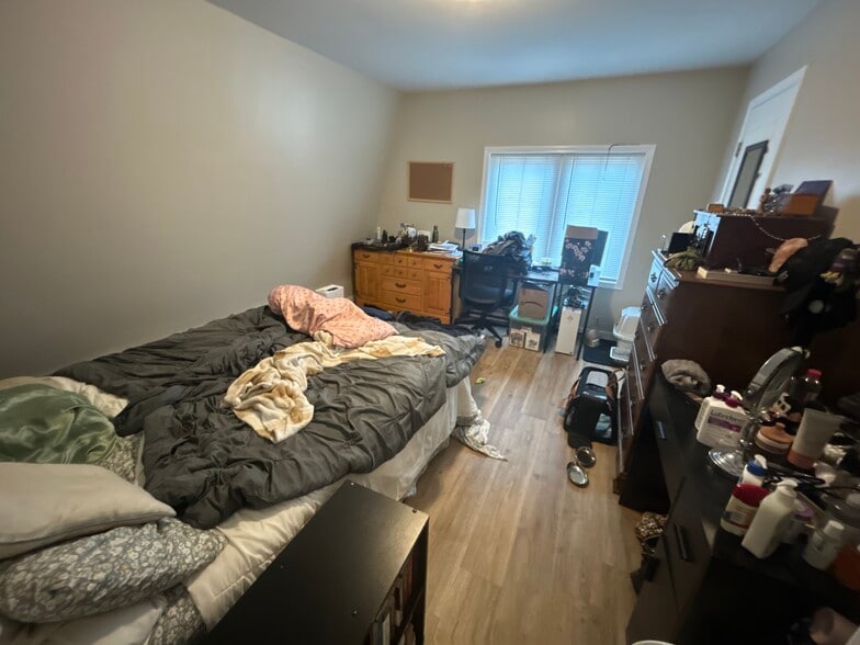 Building Photo - 1239 Plymouth Ave S