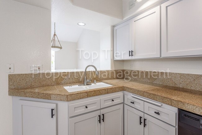 Building Photo - Beautiful 2 bed / 2 bath / 1286 sqft Condo...