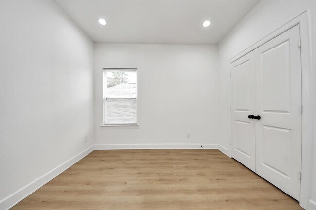 Building Photo - 8316 Corinth St